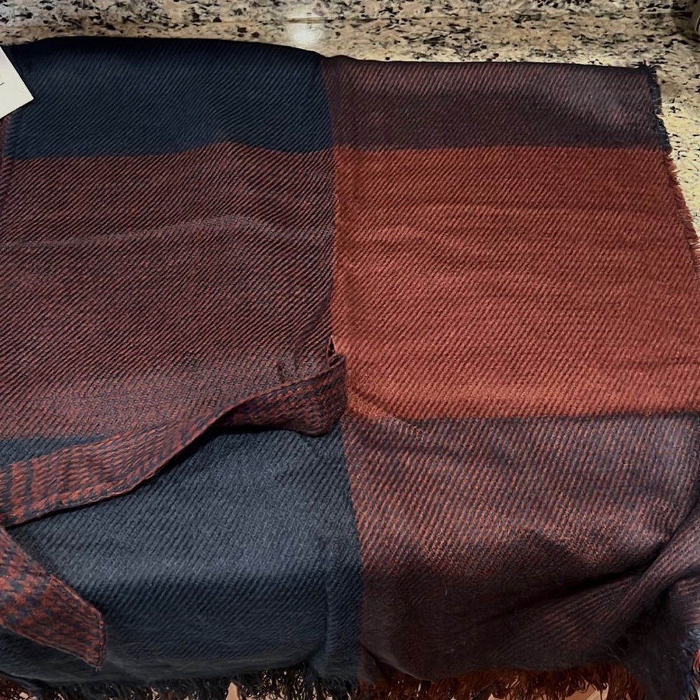 H Halston Ruana - Picture 7 of 10